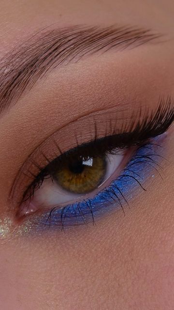 Cheer Makeup, Eye Pencil Makeup, Flot Makeup, Evening Eye Makeup, Maquillage On Fleek, Under Eye Makeup, Blue Makeup Looks, Bright Eye Makeup, Princess Makeup