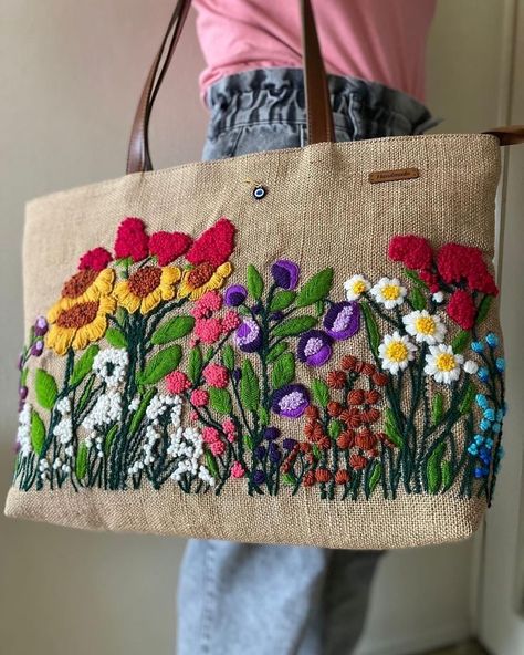 Embroidery On Crochet Bags, Decorated Tote Bags, Jute Handbags, Crochet Feather, Felt Tote Bag, Embroidery Purse, Crochet Leaf Patterns, Diy Leather Earrings, Jute Tote Bags