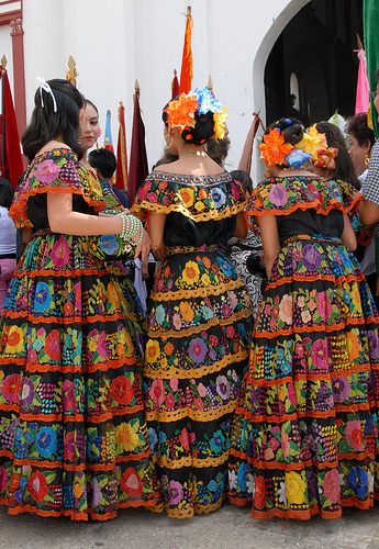 Festival in Chiapa de Corzo, Chiapas, Mexico Traditional Mexican Dress, Ballet Folklorico, Mexican Traditions, Mexican Textiles, Mexican Heritage, Mexican Fashion, Mexican Embroidery, Mexico Culture, America Latina