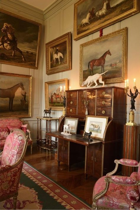 Traditional Equestrian Art - The Glam Pad Glam Pad, English Interior, English Country Decor, Casa Country, English Decor, English Country Style, Equestrian Decor, Equestrian Art, European Home Decor