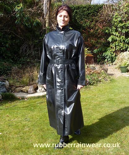 Black Rubber Raincoat Mackintosh Raincoat, Raincoat With Hood, Black Raincoat, Rainwear Girl, Rubber Raincoats, Vinyl Raincoat, Plastic Raincoat, Pvc Raincoat, Long Leather Coat