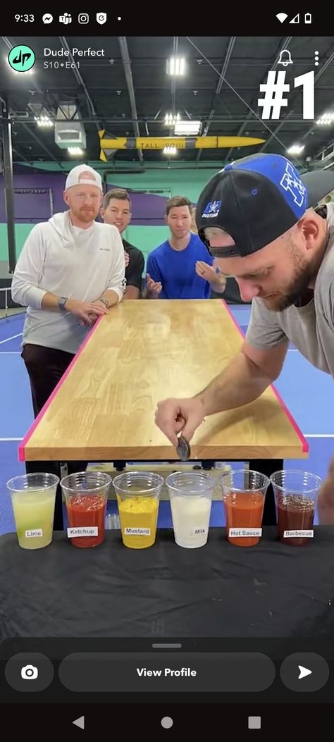 A game on Dude Perfect. Roll an Oreo down a slanted board. At the bottom of the board are 6 cups, with different "dipping" options, only one is milk. Dude Perfect Challenges, Dude Perfect Mini Games, Dude Perfect Games, Dude Perfect Birthday Party Games, Dude Perfect Birthday Party, Oreo Dip, Student Games, Reunion Games, Family Reunion Games