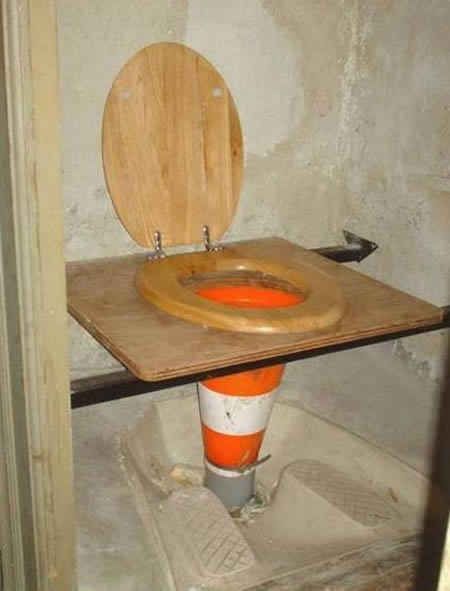 DIY doodies. Portable Toilet For Camping, Justin Bieber Jokes, Camping Toilet, صور مضحكة, Funny Dog Videos, Cool Ideas, Epic Fails, Funny Graphics, Toilets