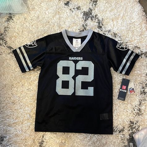 Nfl Raiders Girl Jersey, Silver Is Like Shiny. Size: Small 6/7 Black Jersey Outfit, Gray And Black Outfits, Raiders Outfit, Jersey Shirt Outfit, Jersey Outfit Ideas, Raiders Jersey, Jersey Outfits, Jersey Fits, Raiders Shirt