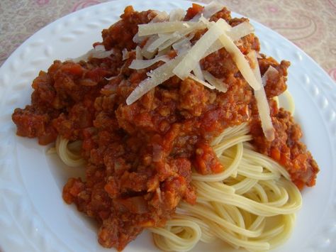 The Actual Olive Garden Bolognese Sauce Recipe Spaghetti Sauce) Recipe - Food.com Garden Pasta Sauce, Bolognese Pasta Recipe, Olive Garden Pasta, Bolognese Pasta, Garden Pasta, Bolognese Sauce Recipe, Pasta Sauce Recipe, Zucchini Spaghetti, Savory Treats