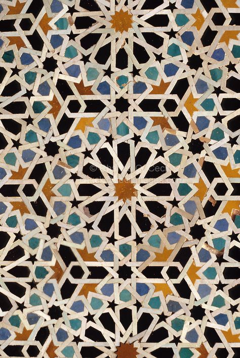 Moroccan Tile Pattern, Motif Arabesque, Moroccan Tiles Pattern, Islamic Tiles, Fez Morocco, Geometric Pattern Art, Moroccan Art, Islamic Patterns, Islamic Art Pattern