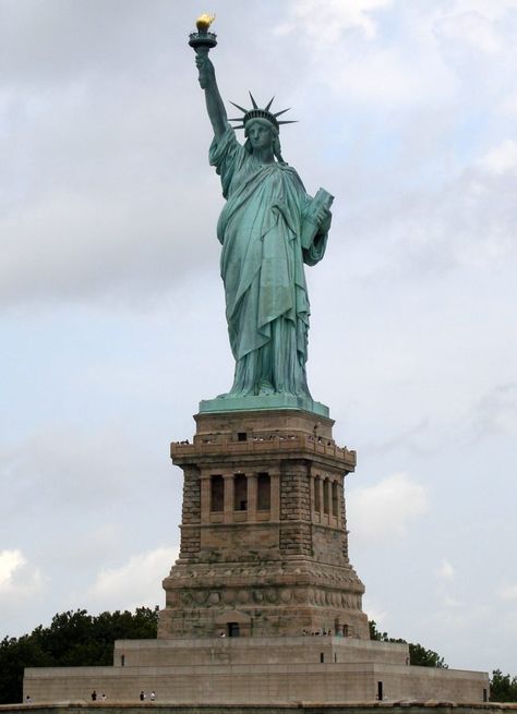 Stony Creek Granite: Bedrock of America - Use Natural Stone Ibaraki, Freedom Sculpture, Sculpture Museum, American Exceptionalism, Liberty Island, Famous Sculptures, Rare Historical Photos, New York Harbor, Building Drawing