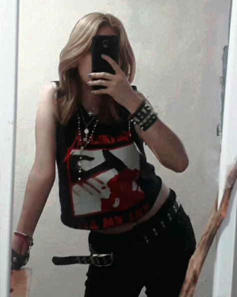 Punk Looks Women, 90s Grunge Punk Outfits, Metallica Outfit Aesthetic, Summer Metal Outfit, Metallica Aesthetic Outfit, Metallica Inspired Outfits, Leather Jacket Outfit Punk, Metal Outfits 80s, 80s Edgy Outfits