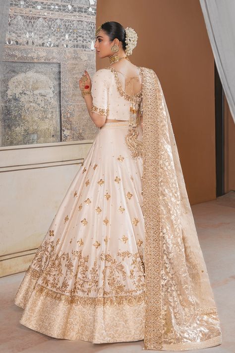 White And Gold Wedding Lehenga, White Ivory Lehenga, Golden White Lehenga, Gold And White Lehenga, Ivory And Gold Bridal Lehenga, White And Gold Bridal Lehenga, Haute Couture, Couture, Red And White Indian Wedding Dress