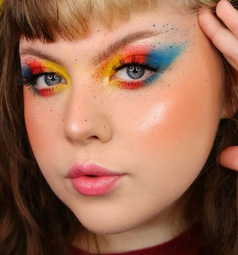 Primary Color Eyeshadow, Color Blocking Makeup, Primary Color Makeup, Pop Of Color Makeup Looks, Bright Color Makeup, Splatter Makeup, Color Block Makeup, Quirky Makeup, Split Complimentary