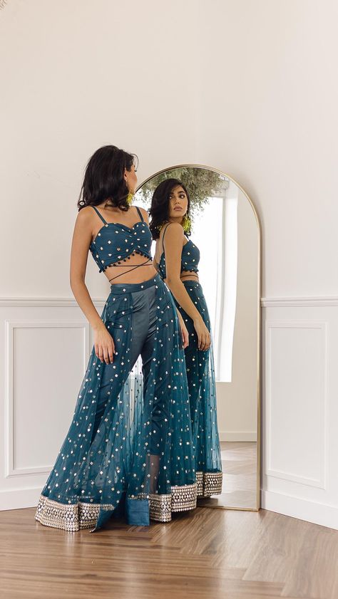 Indian Outfits Modern, Suit Blouse, Trendy Outfits Indian, Lehenga Designs Simple, Fashionable Saree Blouse Designs, Indian Outfits Lehenga, Fancy Sarees Party Wear, Shoot Photography, Traditional Indian Dress