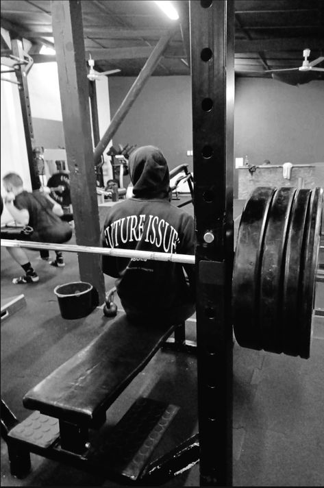 Teen, gym, black photo, passion Black And White Healthy Aesthetic, Old Gym Aesthetic, Gym Black Aesthetic, Workout Asthetic Picture, Vintage Gym Aesthetic, Black Gym Aesthetic, Gym Black And White, Dark Gym Aesthetic, Dark Gym