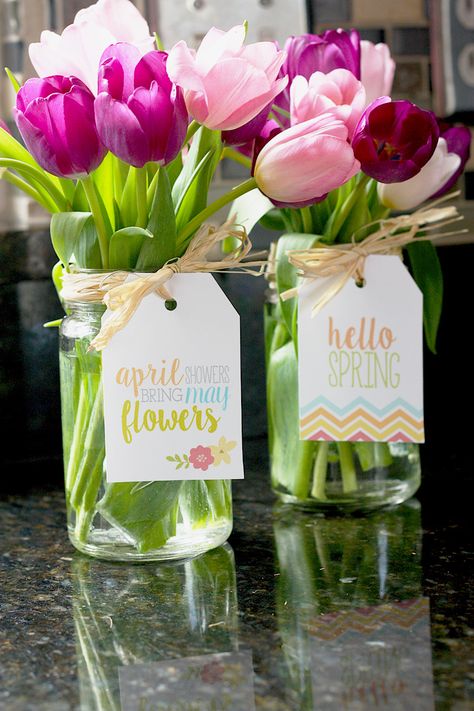 Free Printable Spring Gift Tags - Eighteen25 Spring Gifts For Teachers, Spring Gift Ideas For Clients, Spring Pop Bys, Luncheon Themes, Referral Ideas, Holiday Watercolor, Spring Gift Ideas, Diy Frühling, Brunch Decor