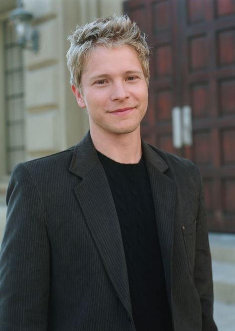 My favorite person in the whole wide world: Matt Czuchry as Logan Huntzberger from Gilmore Girls :) Gilmore Girls Logan, Gilmore Girls Characters, Logan Huntzberger, Rory And Logan, Gilmore Girls Fashion, Estilo Rory Gilmore, Gilmore Guys, Matt Czuchry, Team Logan