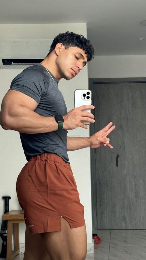 Male Gym Outfit Aesthetic, Men Gym Fits, Gym Body Aesthetic Men, Mens Gym Fits, Mens Body Goals, Body Mens Aesthetics, Male Fitness Goals, Outfits Gym Hombre, Men Thirst Trap Instagram Ideas