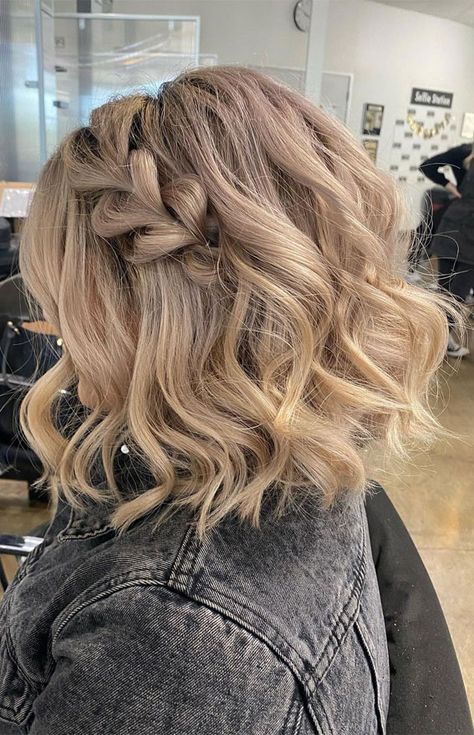 Pelo Color Caramelo, Half Up Half Down Short Hair, Formal Hairstyles For Short Hair, Cute Prom Hairstyles, Guest Hair, Simple Prom Hair, Bridesmaid Hair Makeup, How To Curl Short Hair, Prom Hair Down