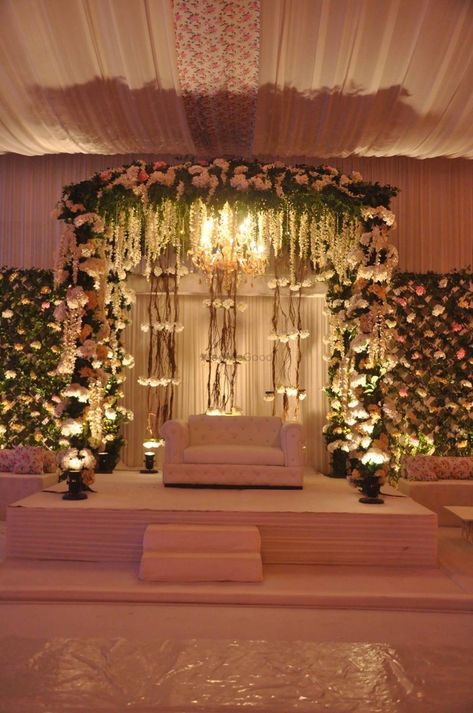 Debut Theme Ideas 18th Vintage, Debut Stage Decoration, Simple Debut Ideas, Debut Backdrop, 18th Debut Theme, 18th Debut Ideas, Debut Decorations, Debut Theme Ideas, Filipino Debut