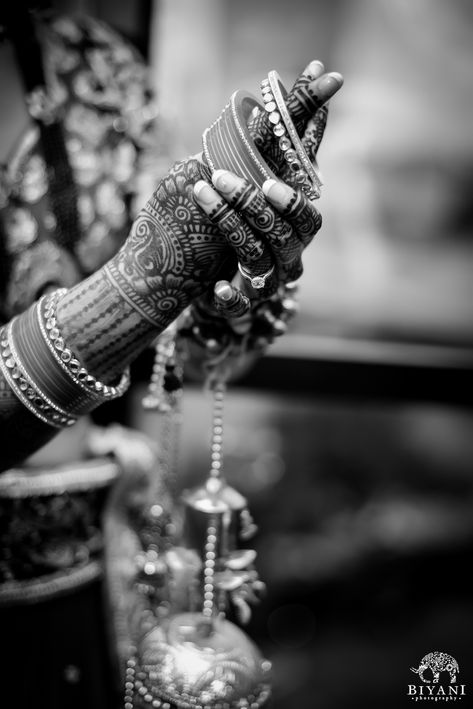 Traditional Indian bride in black and white Traditional Indian Portraits Photography, Black And White Indian Photography, Bride Photoshoot Indian Poses, Black And White Desi Aesthetic, Indian Bride Poses Photo Ideas, Indian Bride Poses Portraits, Indian Bride Getting Ready Photos, Black And White Indian Aesthetic, Bridal Photoshoot Poses Indian
