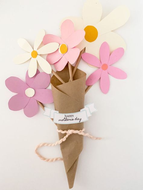 Paper Flower Bouquets, Diy Mother's Day Crafts, Mother's Day Bouquet, Mother's Day Activities, Sweet Paper, Seni Origami, May Day, Diy Valentine, Mothers Day Crafts For Kids