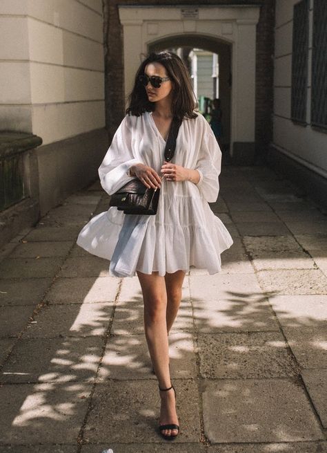 Dress | Short Dress | White Dress | Long Sleeved Dress | V Neckline Dress | Summer Dress | H&M | Bag | Chylak | Sandals | Guess | Sunglasses | Chimi | Blogger | Karolina Ościk White Dress Black Bag, Off White Long Sleeve Dress, Outfit Ideas With White Dress, White Short Dress Long Sleeve, H&m Dresses, H&m Summer Outfits, H&m Dress, Dress With Sandals Outfit, White Short Dress Outfit