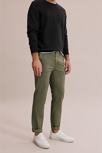 Country Road Men's Verified Australian Cotton Tapered Fit Stretch Chino, Leaf Green, 28. 98% Cotton, 2% Elastane | Verified Australian Cotton Tapered Fit Stretch Chino Pants Men’s Brown Chinos Outfits, Dark Green Chinos Men Outfits, Pink Chinos Men Outfit, Mens Fashion Inspiration Casual, Men Green Chinos Outfit, Olive Green Pants Outfit Men Casual, Men Chino Pants Outfits, Grown Man Outfits Men Styles, Olive Green Chinos Outfit Men