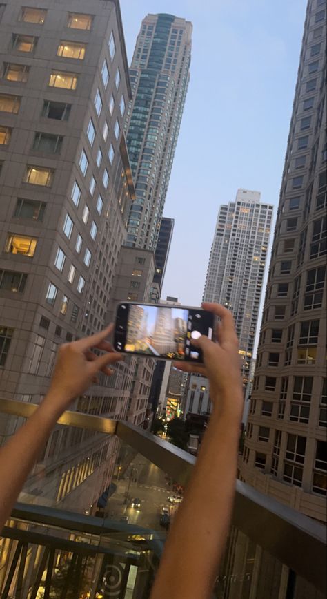 chicago! Couple In Chicago, Outfits For Chicago Summer, Chicago Illinois Aesthetic, Chicago Aesthetic Summer, Chicago Summer Aesthetic, Downtown Chicago Aesthetic, Chicago Picture Ideas, Becca Core, Chicago Thanksgiving