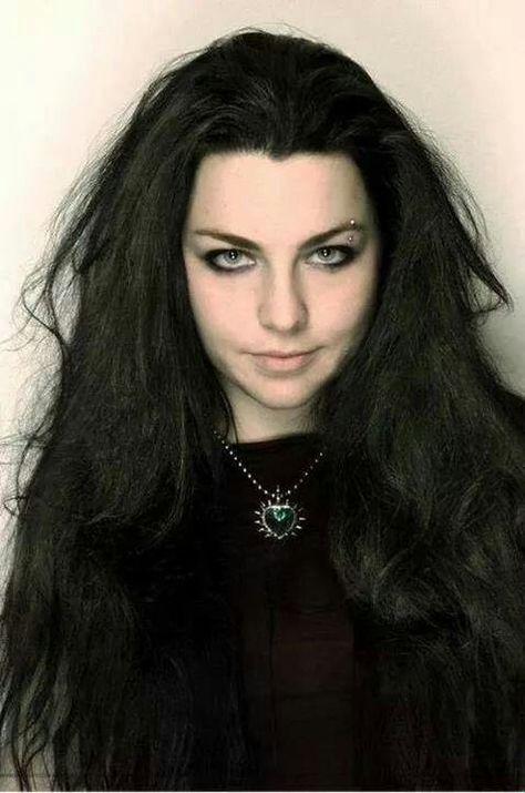 Amy Lee - Evanescence Goth Gifts, Musica Disco, How To Impress, Amy Lee Evanescence, Chica Cool, Women Of Rock, Goth Girl, Evanescence, Amy Lee