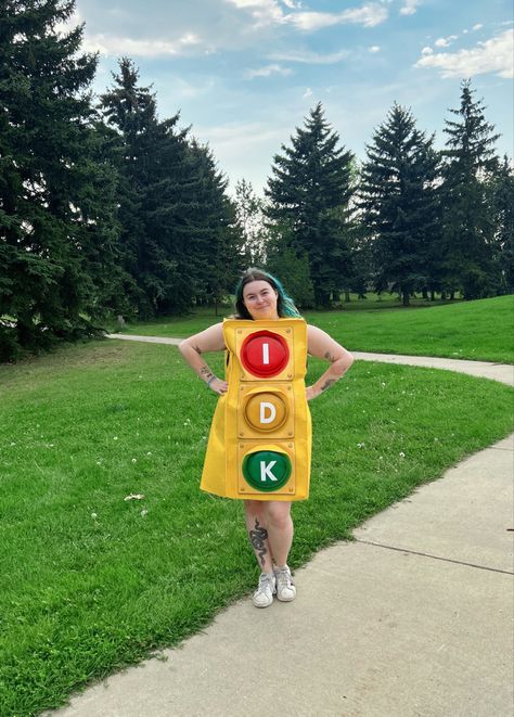 Minions, Taylor Swift Concert Outfit Unique, Taylor Swift Traffic Lights, Taylor Swift Halloween Costume Lover, Eras Tour Costume Ideas, Unique Eras Tour Outfits, Taylor Swift Halloween Costume Ideas, Halloween Costumes Taylor Swift, Traffic Light Costume