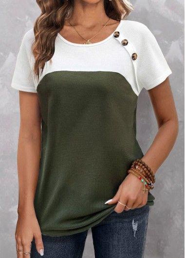 Altered T Shirts, Olive Green T Shirt, Olive Green Blouse, Plaid Shirt Women, Trendy Tops For Women, Blouse Pattern Sewing, Lovely Tops, Tees For Women, Green Blouse