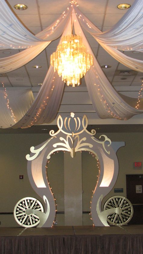 This stunning ceiling and carriage will make any bride feel like Cinderella on her special day. Fairytale Parade Float Ideas, Cinderella Quinceanera Themes Decoration, Hanging Snowflakes, Cinderella Quinceanera Themes, Fairytale Wedding Decorations, Cinderella Wedding Theme, Cinderella Sweet 16, Cinderella Quinceanera, Disney Prom