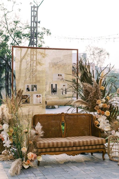 Wedding Rustic Backdrop Ideas, Bohemian Bar Decor, Rattan Wedding Backdrop, Lace Wedding Backdrop, Vintage Event Decor, Diy Bohemian Wedding Decor, Bohemian Event Decor, Elegant Event Decor, Bohemian Photobooth