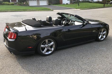 Black Convertible Mustang, 2010 Mustang Convertible, Convertible Cars Aesthetic, Mustang Cars Convertible, Mustang Convertible 2020, Cool Convertible Cars, Black Convertible Car Aesthetic, Convertible Mustang Aesthetic, Black Mustang Convertible