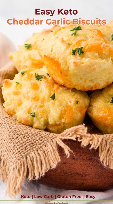 Keto Cheddar Garlic Biscuits - Beauty and the Foodie Cheddar Garlic Biscuits, Exercise Essentials, Cheesy Garlic Biscuits, Chaffles Recipe, Garlic Biscuits, 1200 Calorie Diet Meal Plans, Desayuno Keto, Comidas Keto, Keto Chaffles