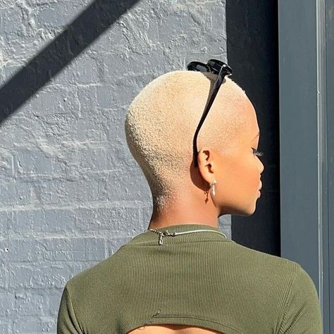 Palesa Makam 💎 on Instagram Blonde Buzzcut Black Women, Black Buzzcut Women, Blonde Hair Black Women Short, Styling Buzzcut, Short Blonde Afro, Buzz Cut Women Black, Curly Buzz Cut, Buzz Cut Black Women, Shaved Natural Hair