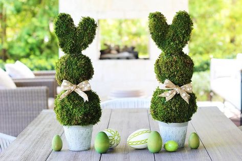 For a springtime centerpiece that is sure to add some cheer to everyone's day, this bunny topiary is a winner. Bunny Topiary, Topiary Centerpieces, Diy Moss, Easter Entertaining, Felt Flowers Diy, Easter Centerpiece, Easy Easter Decorations, Make A Snowman, How To Tie Ribbon