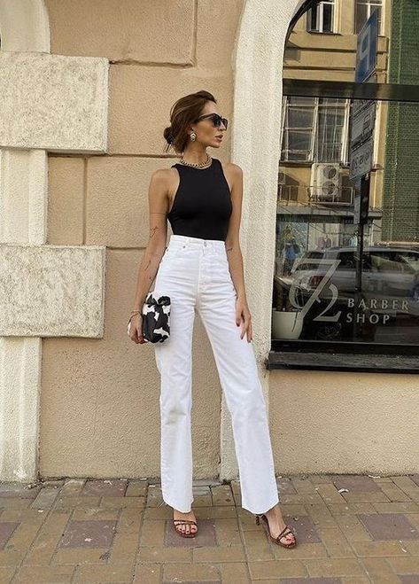 Classy Outfits White Pants, 63 Degree Weather Outfit Spring, White Jeans Classy Outfits, White Effortless Pants Outfit, Raining Summer Outfit, Summer Night Dinner Outfit, White Pants Outfit Office, Classy Chic Summer Outfits, Jeans And White Tank Top Outfit