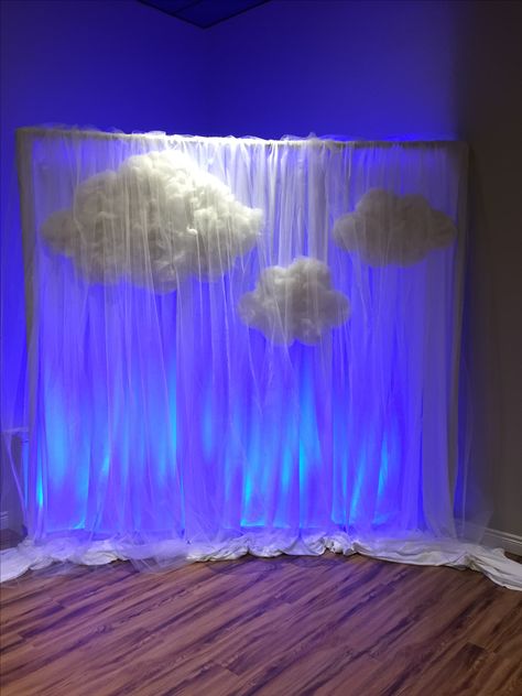 Baby shower clouds backdrop Heaven On Earth Prom Theme, Thunder Theme Party, In The Clouds Dance Theme, Diy Cloud Backdrop, Night In The Clouds Prom, Storm Party Decorations, Cloud Wall Backdrop, Clouds Table Decor, Cloud 9 Table Decorations