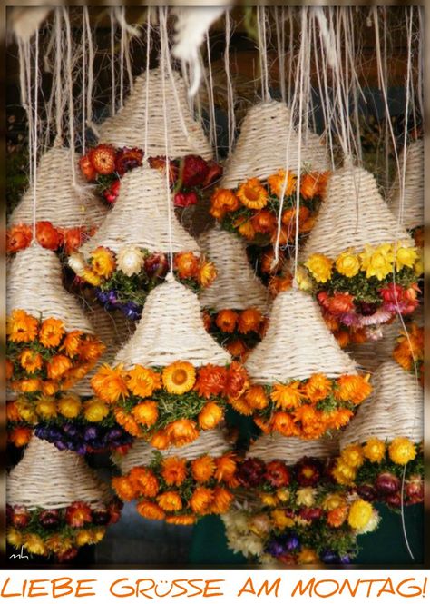 Flowers Hanging, Fleur Design, Deco Floral, Diwali Decorations, Dried Floral, Diy Décoration, Dried Flower Arrangements, The Ceiling, Wedding Deco