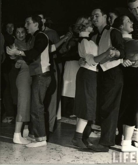 1950s Sock Hop Life In The 1950s, Bobby Socks, Jitterbug, Sock Hop, Swing Dance, Shall We Dance, Photo Vintage, Lets Dance, Vintage Life