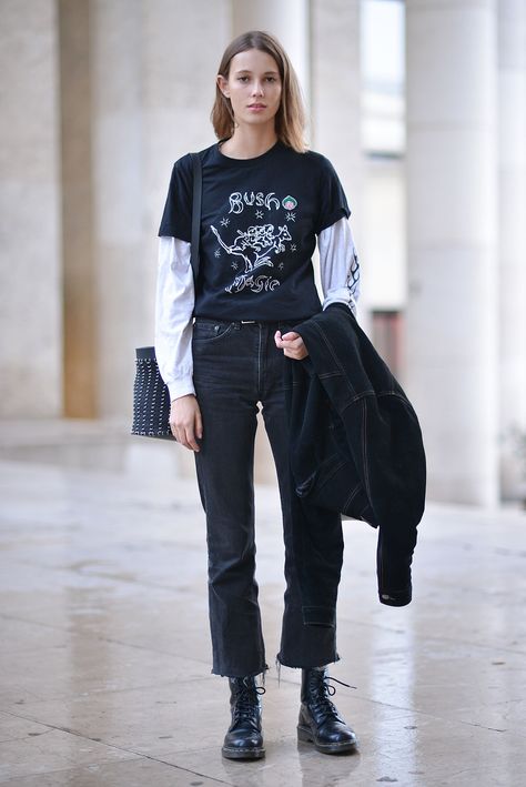 Long Sleeve Under Tshirt, Skater Look, Look Grunge, Goth Outfit, Looks Street Style, Mode Hijab, 가을 패션, Glam Rock, 여자 패션