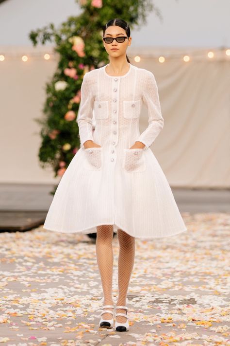 Chanel 2021, Haute Couture Looks, Moda Chanel, Tweed Vest, Collection Couture, Mode Chanel, Couture Looks, Vanessa Paradis, Chanel Couture