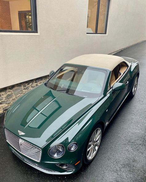 Bentley Greenwich on Instagram: “Sales Specialist @7scoobasteve just delivered this unique 2020 Bentley Continental GT Convertible V8! Finished in Barnato Green over a…” Bentley Continental Gt Convertible, Couple Car, Mobil Futuristik, Old Vintage Cars, Lux Cars, Bentley Car, Classy Cars, Bentley Continental, Super Luxury Cars