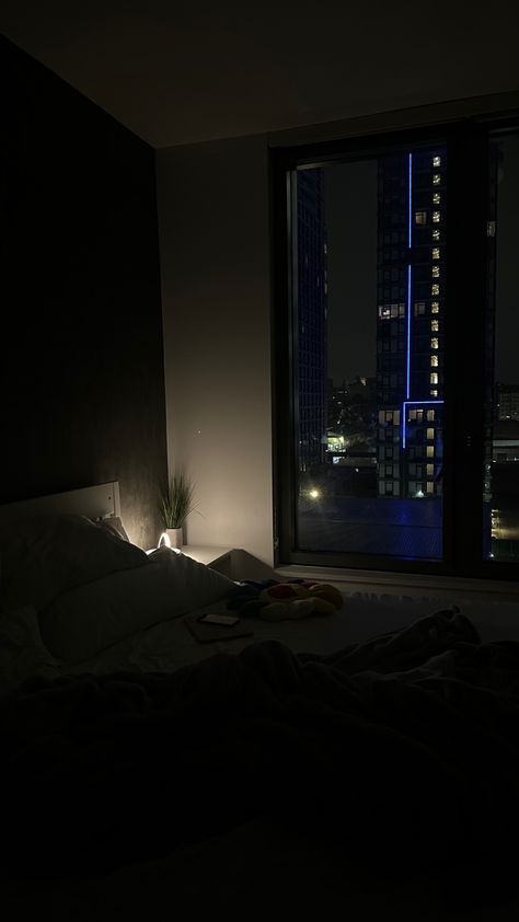 Low Lit Apartment, Room At Night Aesthetic, Clean Dark Aesthetic, Night Room Aesthetic, Mens Bedroom Design, Dark Room Aesthetic, Night Room, Room At Night, City View Apartment