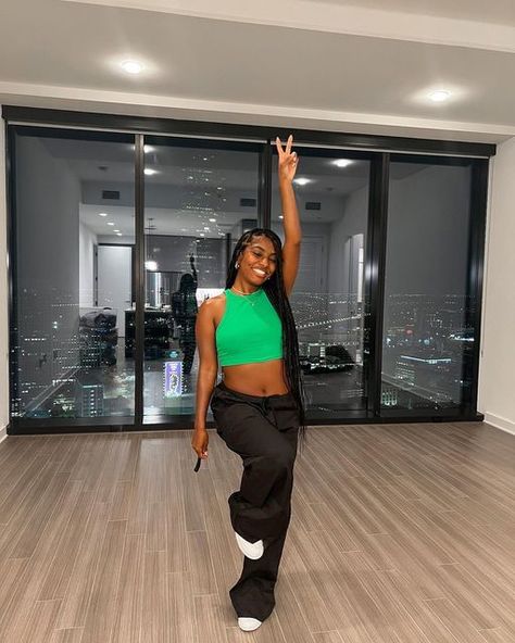 SHANEICE CRYSTAL on Instagram: "I’m officially a DALLAS, TX GIRL now! 😱🙌🏾 new city, new chapter! Toronto- Austin- LA- Dallas! — empty apartment tour also went live on my channel. Link in bio✨" Shaneice Crystal, Empty Apartment, Dallas Apartment, Apartment Tour, New City, New Chapter, Dallas Tx, Dream Life, Link In Bio