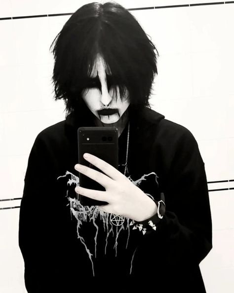 Evan bloodlust emo corpse paint black metal metalhead Corpse Make Up Metal, Goth Metalhead Guy, Male Corpse Paint, Male Gothic Makeup, Vampire Men Makeup, Black Metal Face Paint, Metal Makeup Men, Metalcore Makeup, Corpse Paint Aesthetic