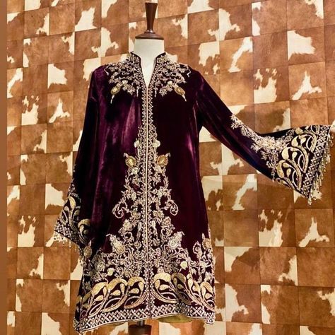 🌺Beautifull pure hand made customised outfit for wedding and party wear, We use high quality velvet fabric also organza and silk 🌺FABRIC:- pure viscose silk velvet 🌺PATTERN:- short kurta kameez with collar and front pattern style 🌺WORK:- light gold Tilla work and rose gold with zari work over all the kurta of front back and sleeves. We customize the outfit according to your choice shape and size 🌺COLOR :- dark maroon We customized the color and pattern on your choice if you required 🌺NOTE: Salta, Casual Bridal Dress, Velvet Suits, Eastern Dresses, Partywear Dresses, Kameez Designs, Dress Book, Embellished Clothing, Latest Fashion Dresses