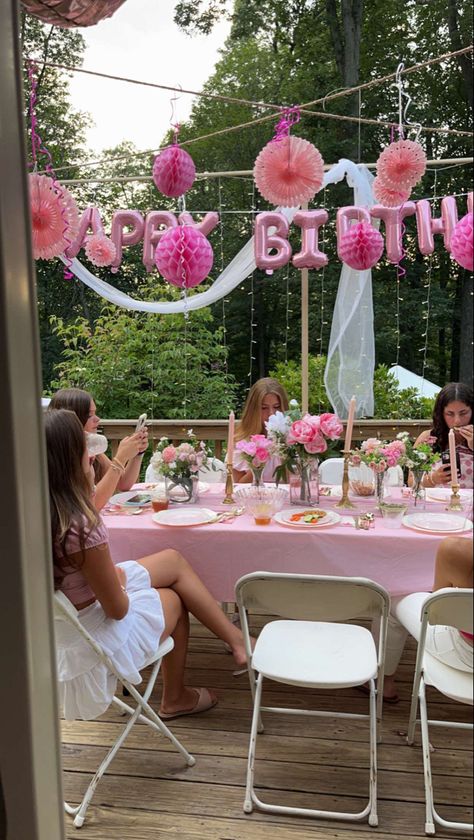 Birthday Lunch Decorations, Outdoor Pink Birthday Party, Birthday Dinner Table Set Up, Croquette Birthday Decorations, Outside Bday Party Ideas, Pink Outdoor Birthday Party, Pink Summer Birthday Party, Food Table Birthday Party, That Girl Birthday