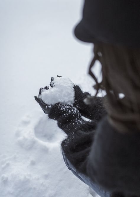 Lake Tahoe Winter, Tahoe Winter, Snow Photoshoot, Winter Portraits, Winter Instagram, Snow Pictures, Snow Photography, Winter Photoshoot, Fuzzy Cardigan