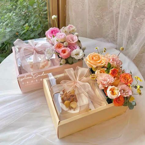 IMEE Beautiful Transparent Flower Packing Cake Box Hand Held Clear Dessert Box for Valentine's Day Mother's Day https://m.alibaba.com/product/1600184538830/IMEE-Beautiful-Transparent-Flower-Packing-Cake.html?__sceneInfo={"cacheTime":"1800000","type":"appDetailShare"} Valentine's Day, Mother's Day, Cake, Flowers, Gifts, Valentines Gift, Gifts Ideas, Wooden Boxes, Valentines Day