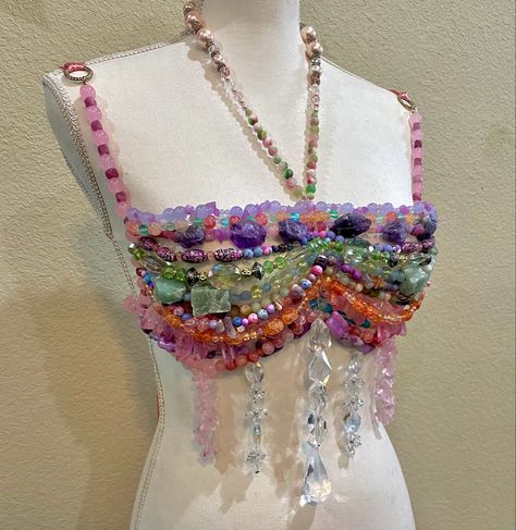 Crystal Outfit Aesthetic, Beaded Top Diy, Beaded Outfits, Beaded Top Outfit, Rave Outfits Diy, Beaded Bra, Beaded Corset, Bead Top, Bead Bra